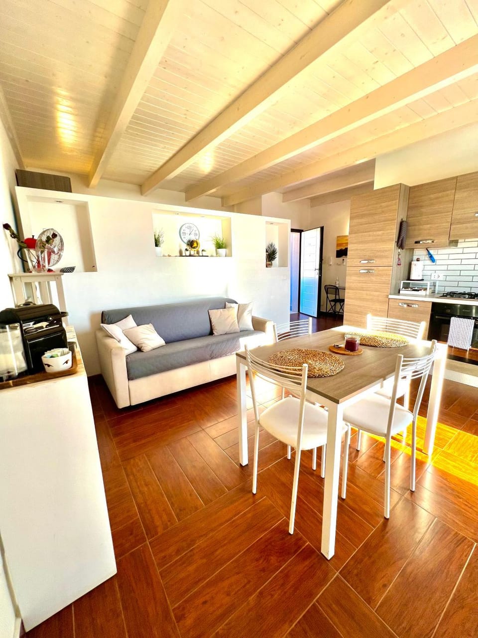 ALBA Suite-Rome airport FCO-Fronte mare Apartment in Lazio