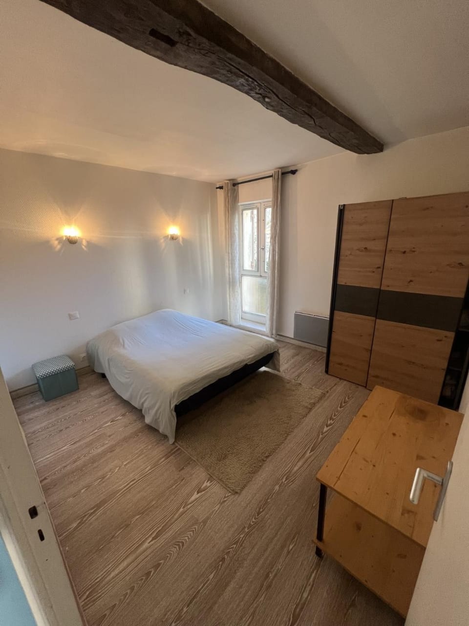 Photo of the whole room, Bedroom