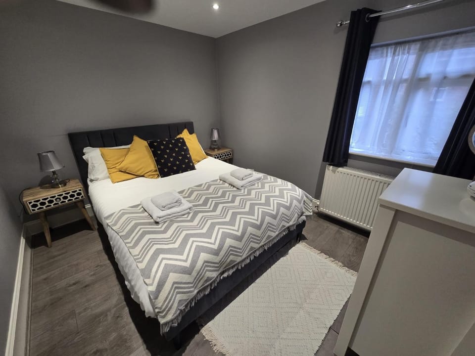 The POPULAR Chester Racecourse Apartments, Sleeps 4, FREE Parking Apartment in Chester