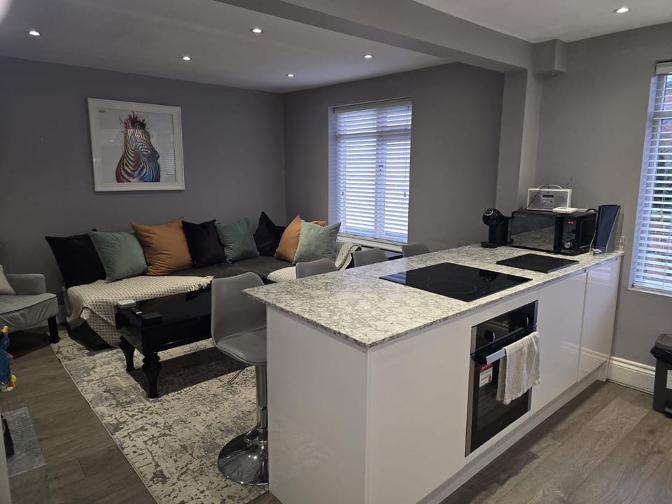 The POPULAR Chester Racecourse Apartments, Sleeps 4, FREE Parking Apartment in Chester