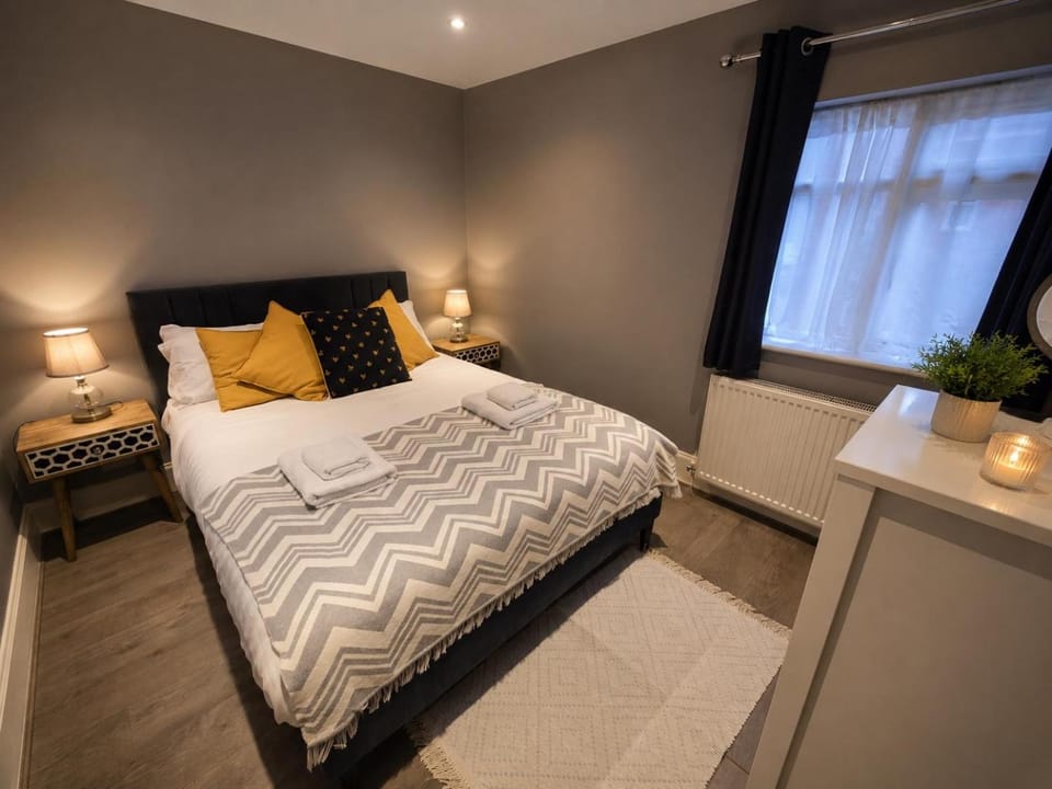 Boutique City Escape with Parking Walk Everywhere Apartment in Chester