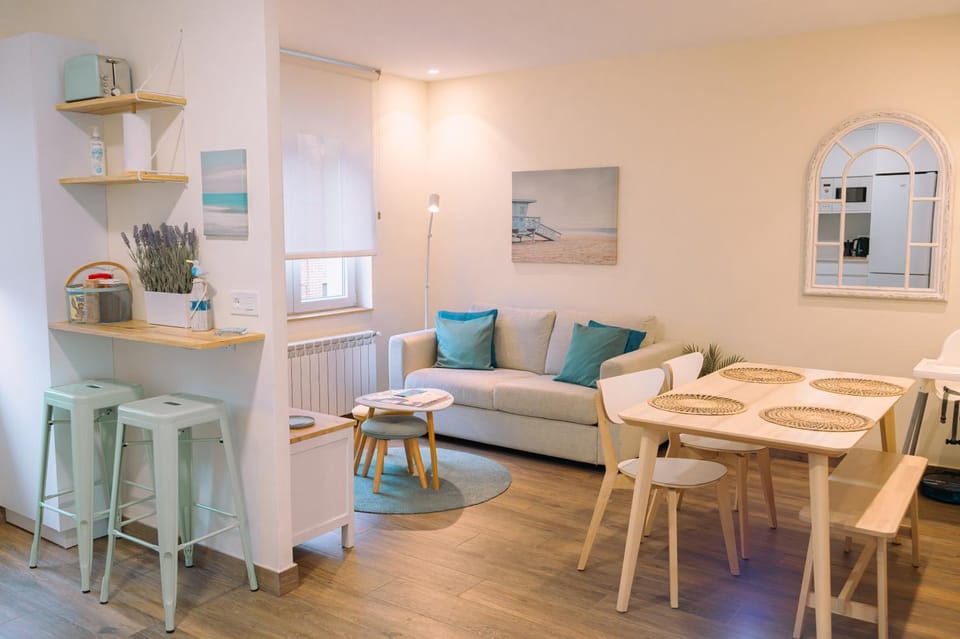 Kitchen or kitchenette, Living room, Lounge or bar, Seating area, Dining area