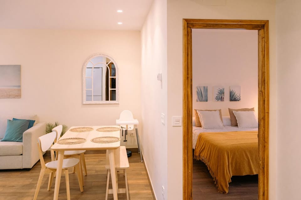 Communal lounge/ TV room, Living room, Lounge or bar, Seating area, Dining area, Area and facilities, Area and facilities