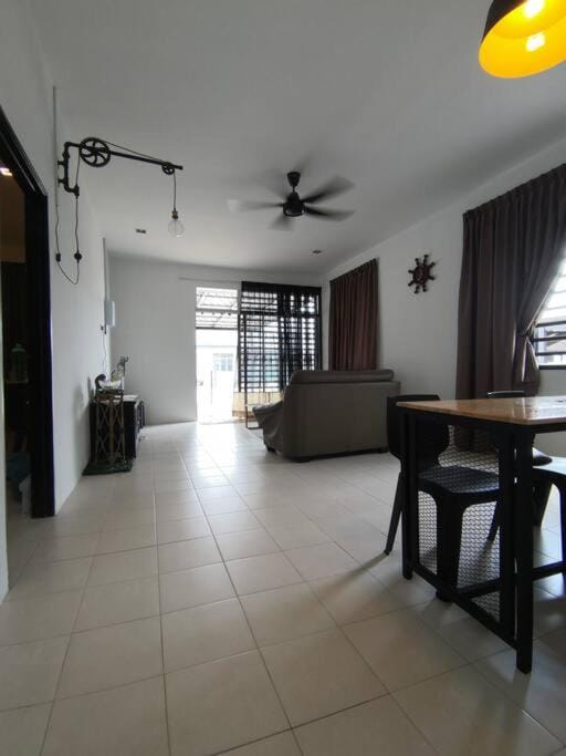 MODERN , SPACIOUS GAMBANG UMP 18 Guest House House in Pahang, Malaysia