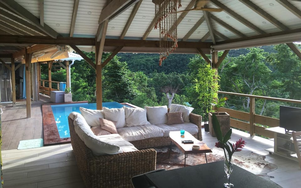 Patio, Living room