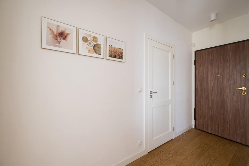 Photo of the whole room, Decorative detail