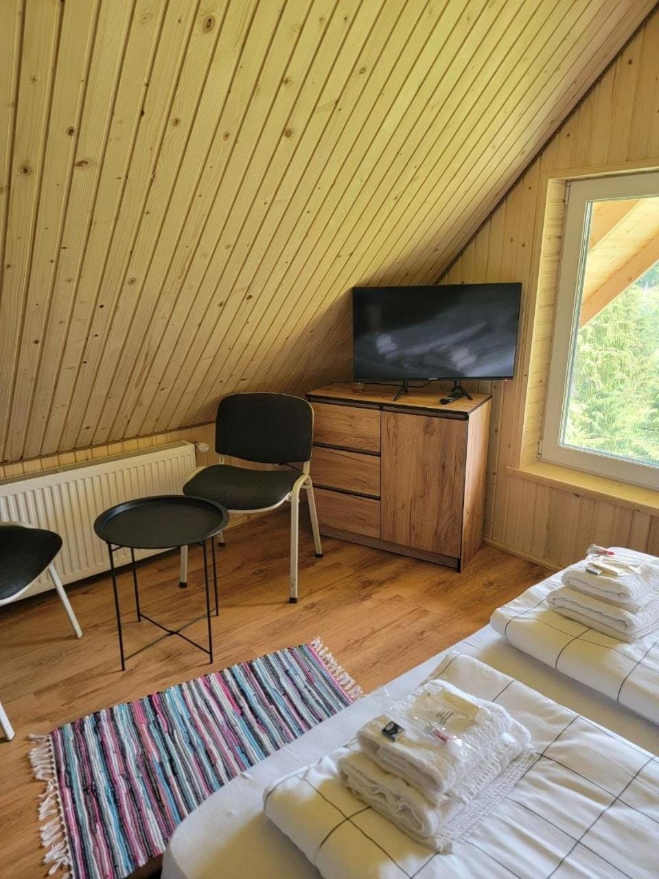 Living room, Photo of the whole room, Seating area, Bedroom