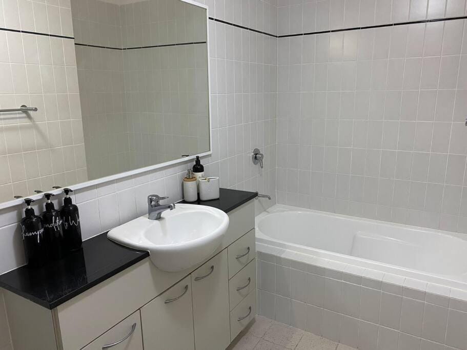 RIVERSIDE CITY VIEW PARKING NETFLIX WIFI WINE FREE Apartment in Perth