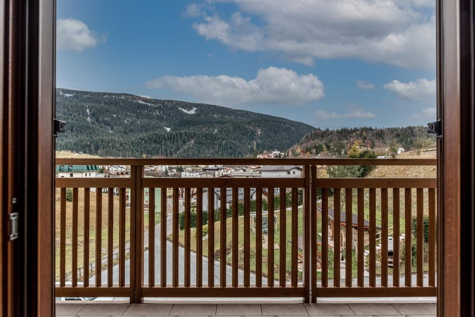 View (from property/room), Balcony/Terrace, City view