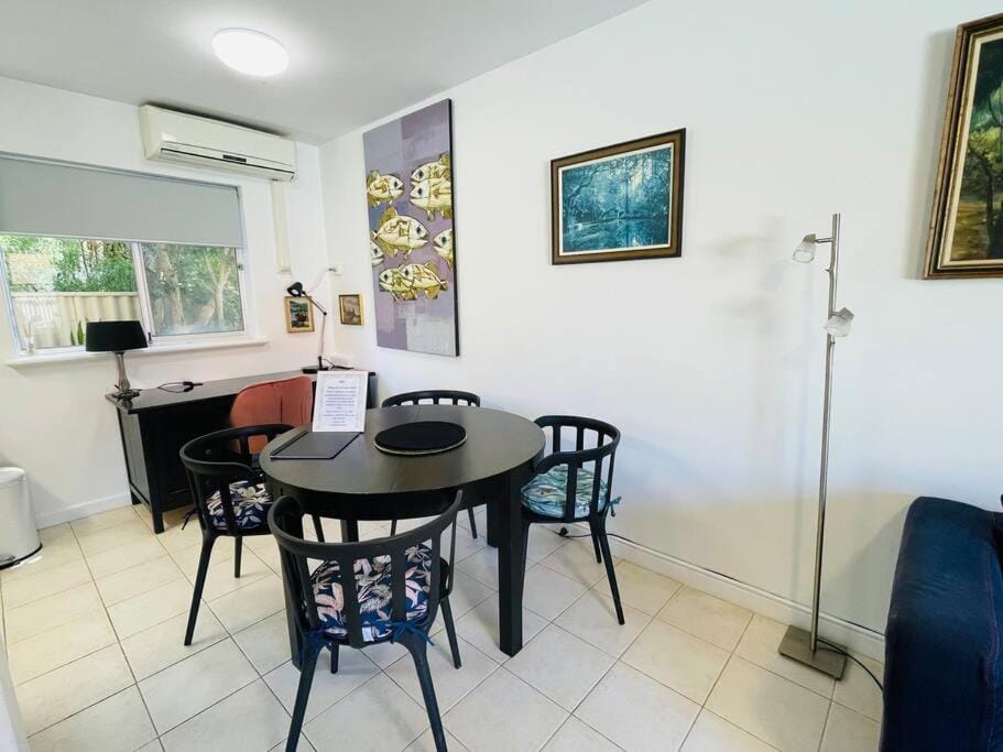 TOP LOCATION CONVENIENT QUIET WIFI NETFLIX WINE Apartment in Nedlands