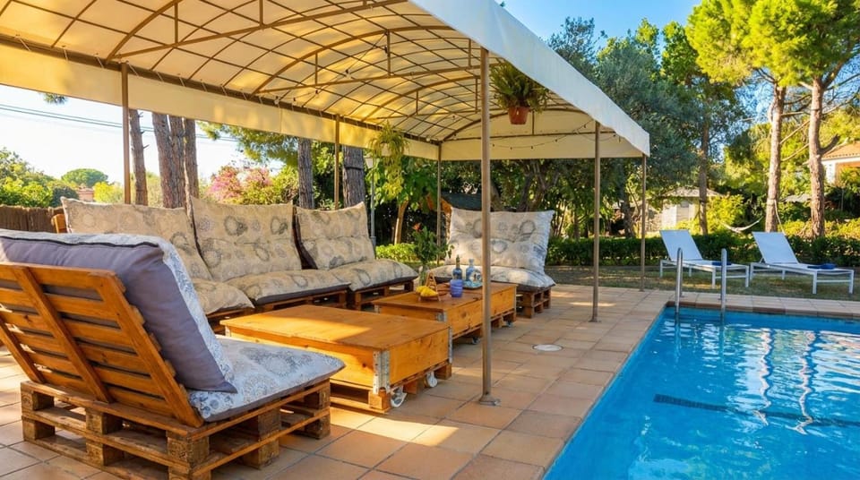 Villa Sitges El Ranch Amaizing Outdoor Areas Beaches at 5 minutes walk Sitges at 15 min drive AC Pool Jacuzzi & Garden XXL Villa in Calafell