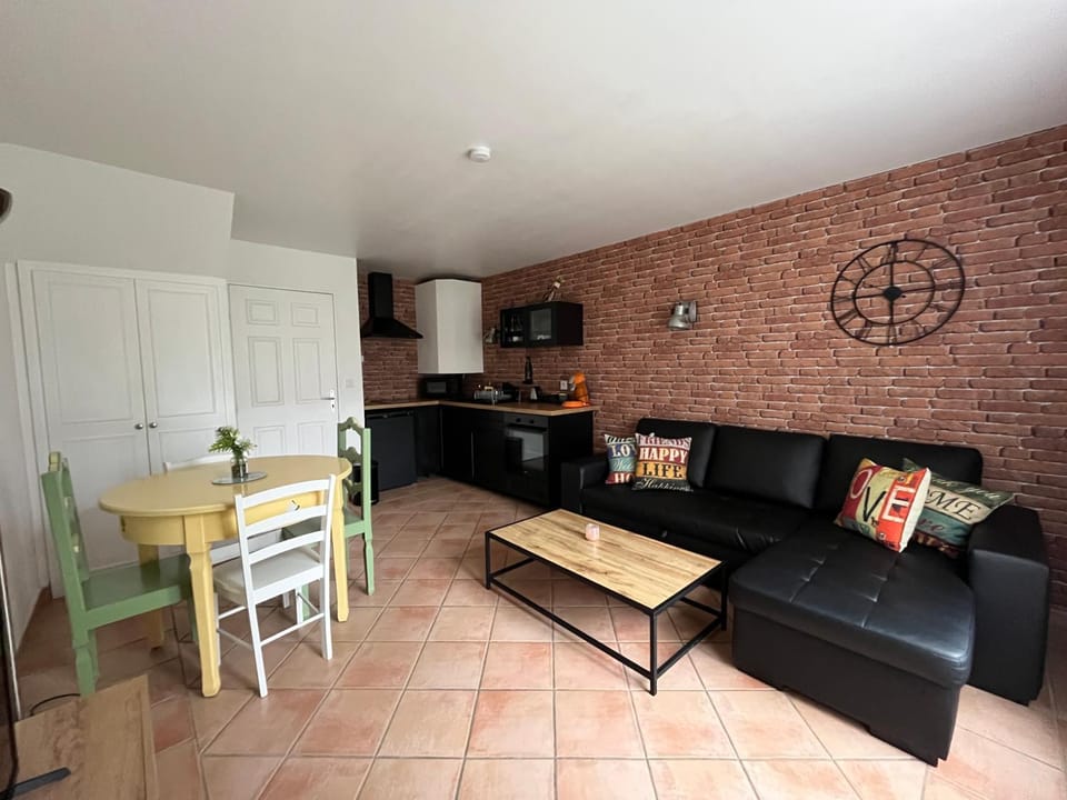 Cottage avec terrasse Domaine golf de Limère prox Orléans Apartment in Orléans