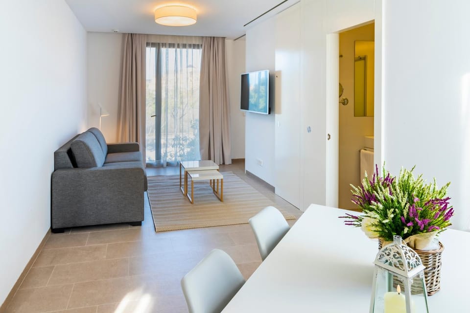 TV and multimedia, Living room, Seating area