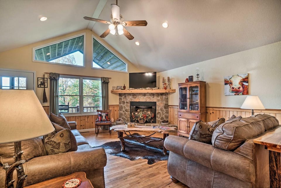 Hiawassee Cabin w/ Mtn Views < 1 Mi to Lake! Cabin in Hiawassee