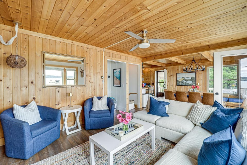 Updated Glen Arbor Cottage on Lake: Dock & Mooring House in Glen Lake