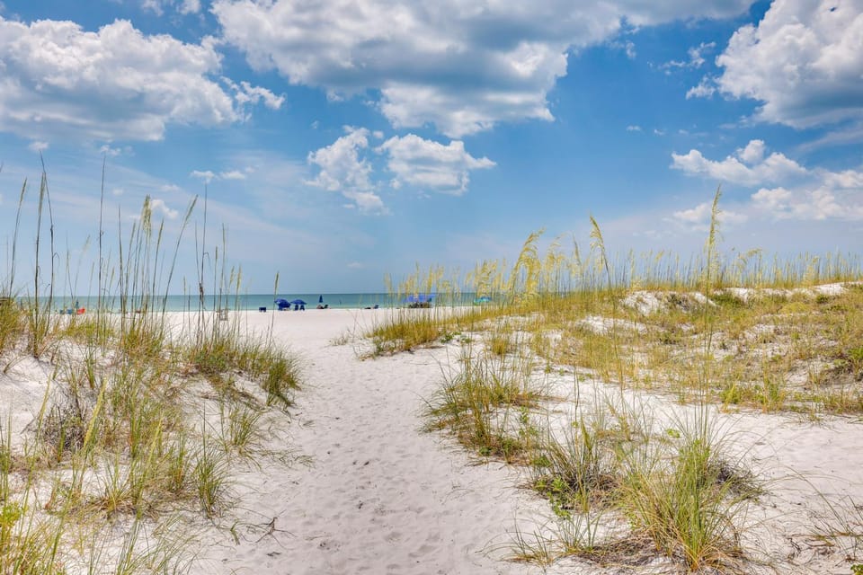 Clearwater Beach Hideaway: Walkable Location! House in Clearwater Beach