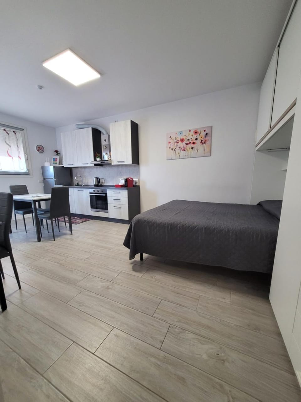 Bed, Kitchen or kitchenette