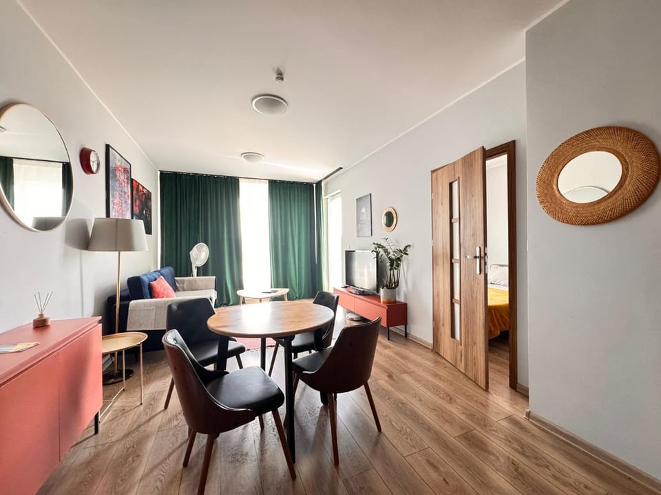MOMOApart - Downtown Tram Depot Apartment in Wroclaw