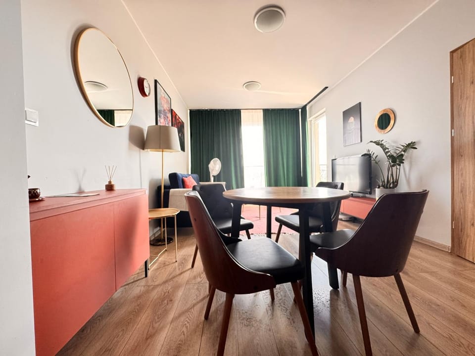 MOMOApart - Downtown Tram Depot Apartment in Wroclaw