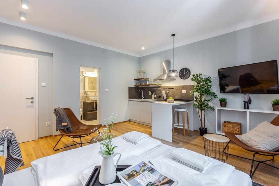 Photo of the whole room, Seating area, Dining area, kitchen