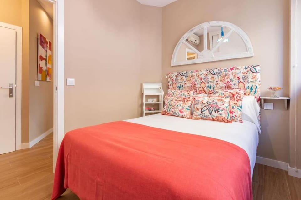 Plaza Nueva Deluxe Suite by Valcambre Apartment in Seville