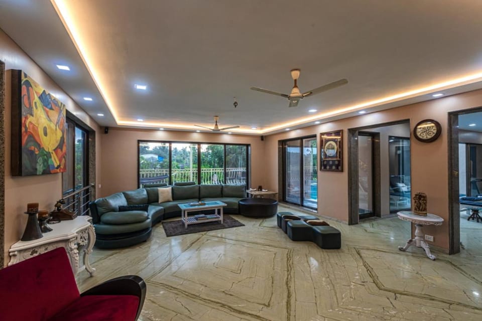 TV and multimedia, Living room, Seating area, fireplace