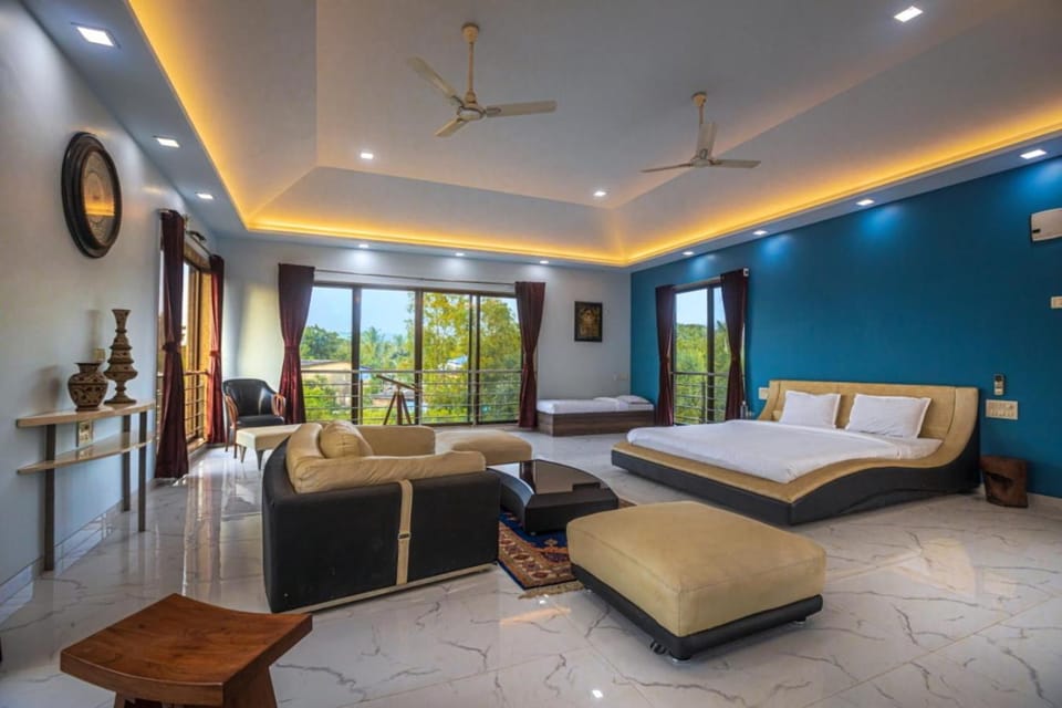 Bed, Photo of the whole room, Seating area, Bedroom, fireplace, air conditioner