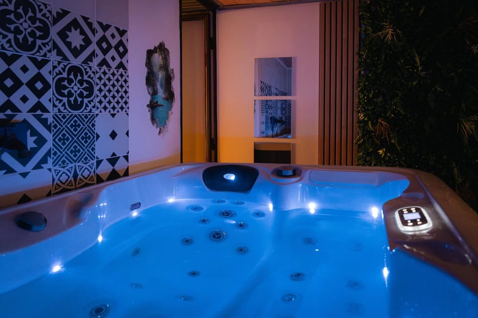 Hot Tub, Spa and wellness centre/facilities