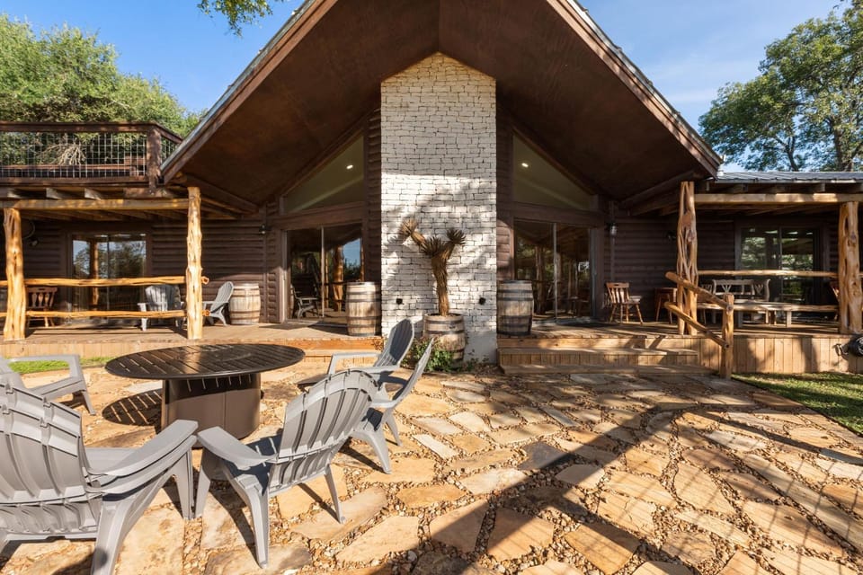 Guadalupe Bluff Log Cabin Cabin in Kerrville