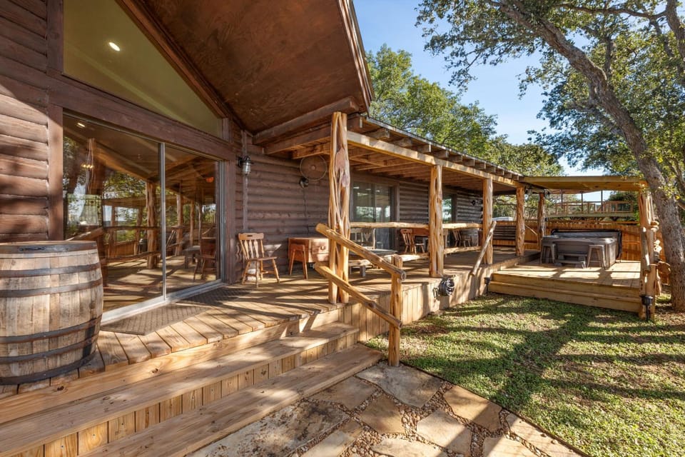 Guadalupe Bluff Log Cabin Cabin in Kerrville