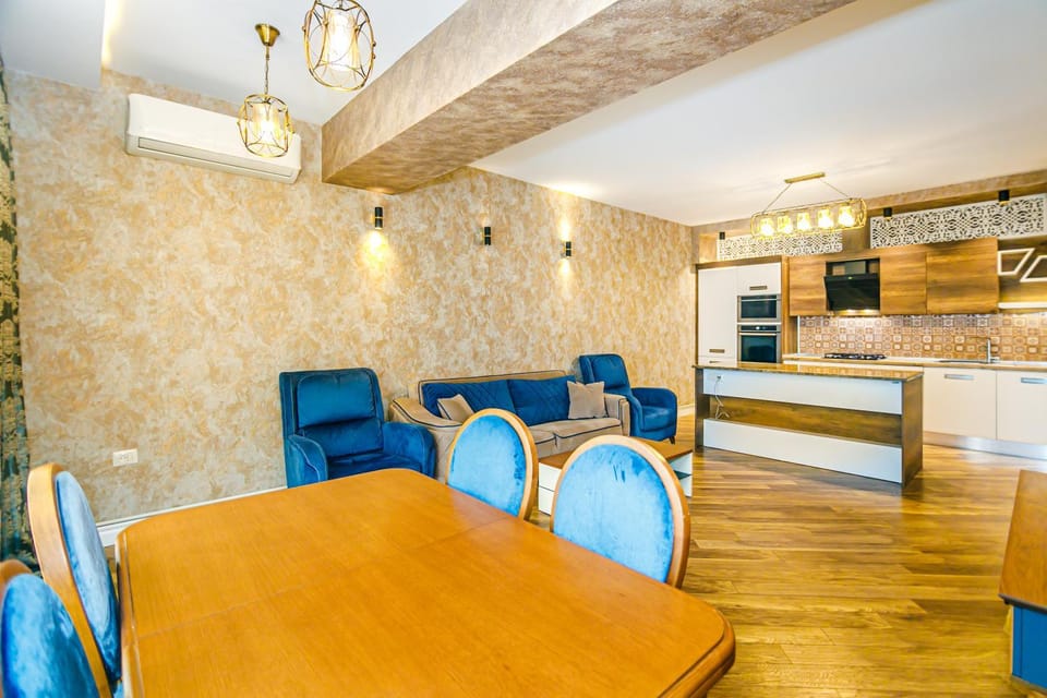 Kitchen or kitchenette, Living room, Dining area, minibar, pet friendly