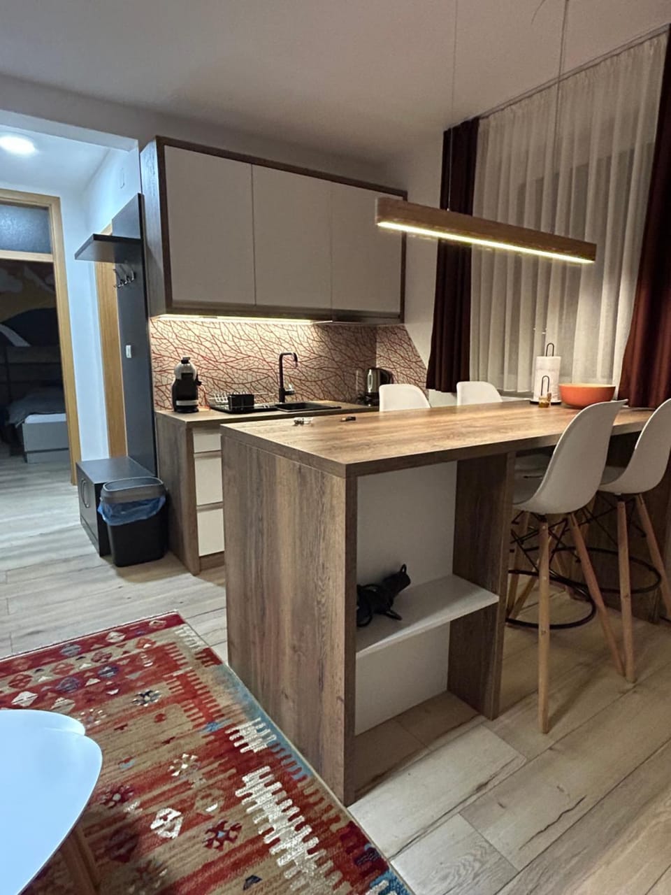 Kitchen or kitchenette, Seating area