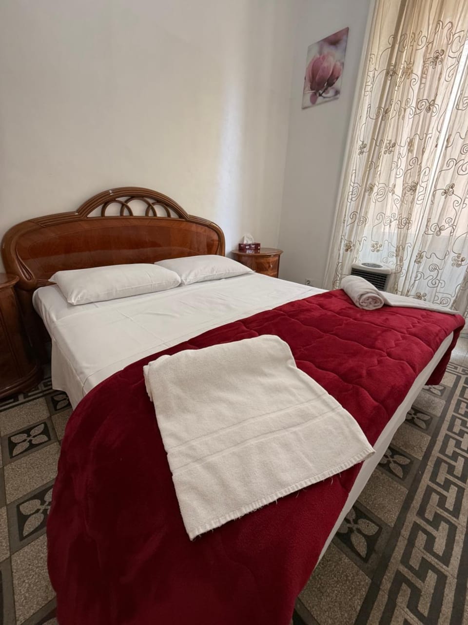 Bed, towels
