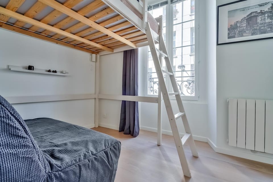 Bed, Living room
