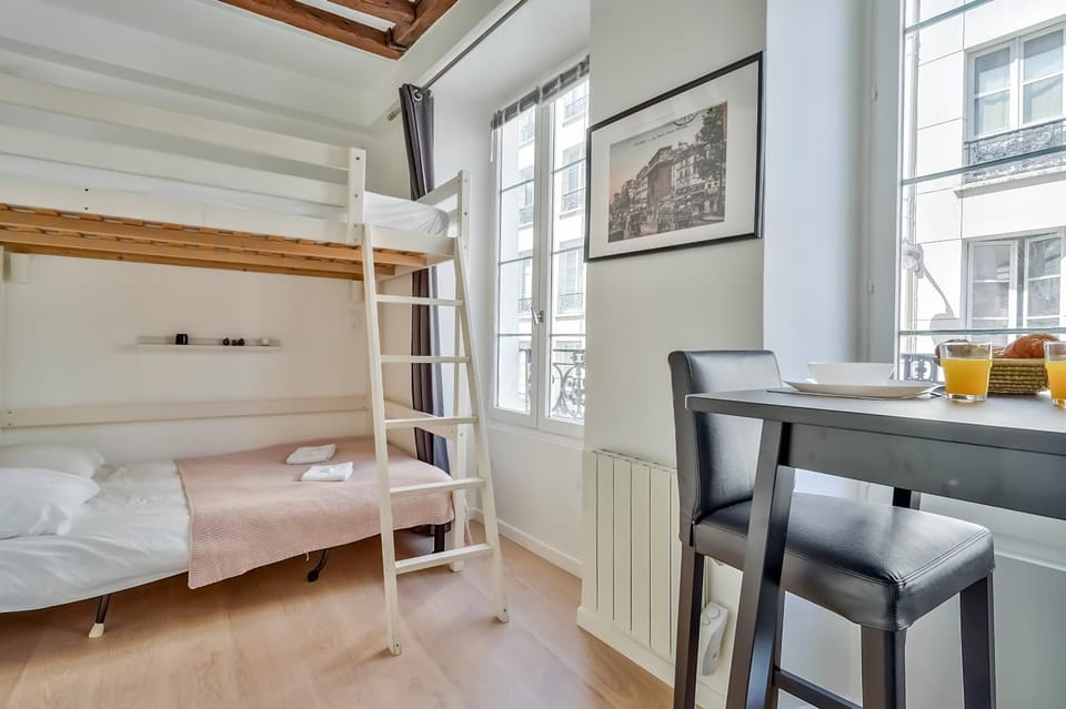 Bed, Living room