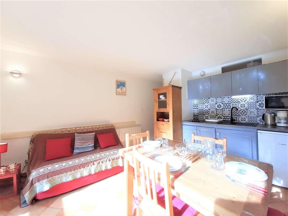 Charmant T2 à Saint-Lary-Soulan avec balcon, parking, et casier à skis - FR-1-457-269 Apartment in Saint-Lary-Soulan