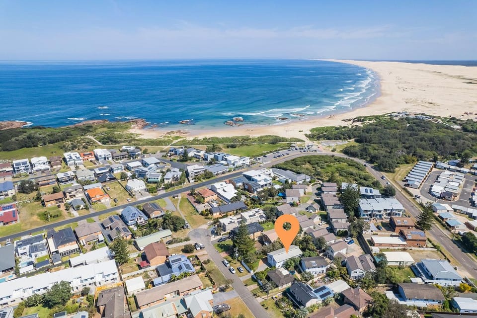 The Birubi Beach House 11 Campbell Ave Close to the beach pet friendly holiday home House in Anna Bay
