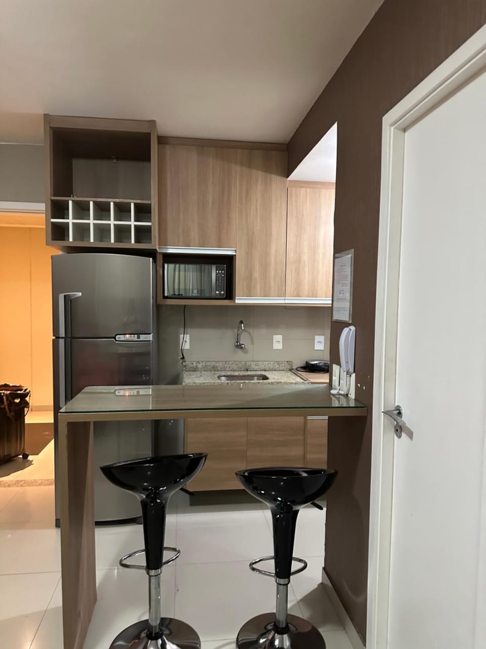 Kitchen or kitchenette, minibar