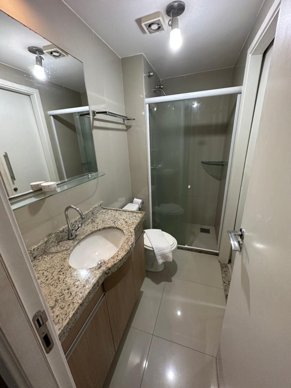 Shower, Toilet, Bathroom, towels