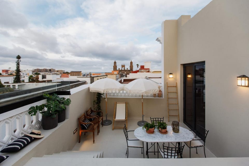 Off site, Solarium, Balcony/Terrace, City view, Garden view, Landmark view, Mountain view, Sea view, Street view, Quiet street view, sunbed
