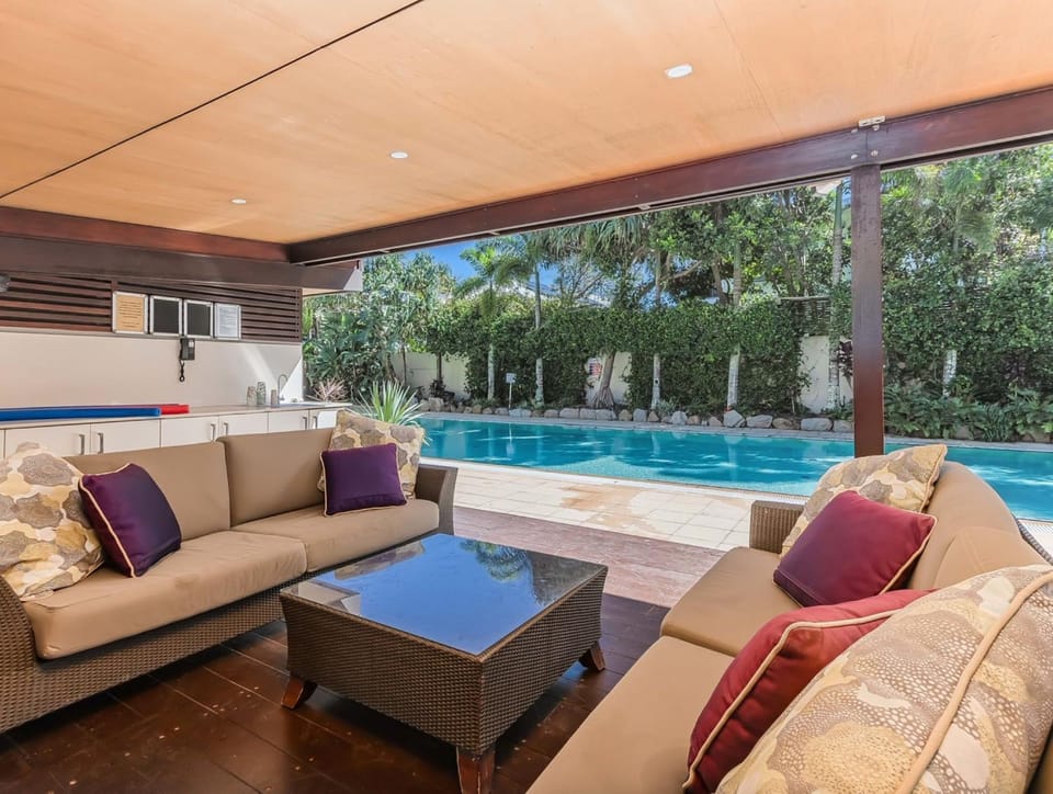 Day, Seating area, Pool view, Swimming pool