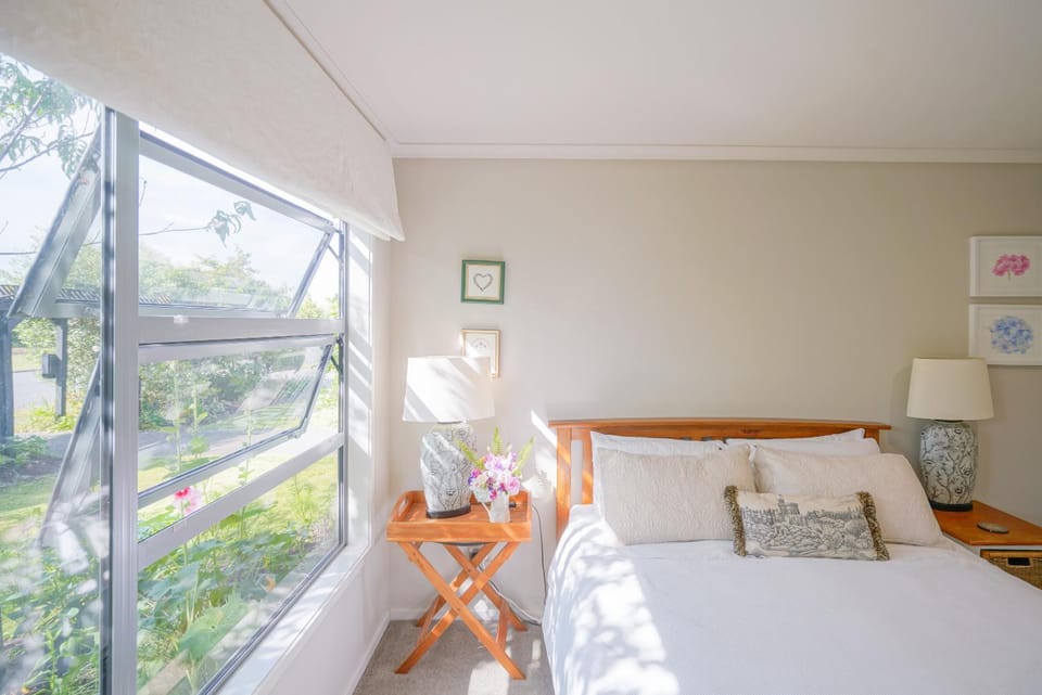 Bedroom, Garden view