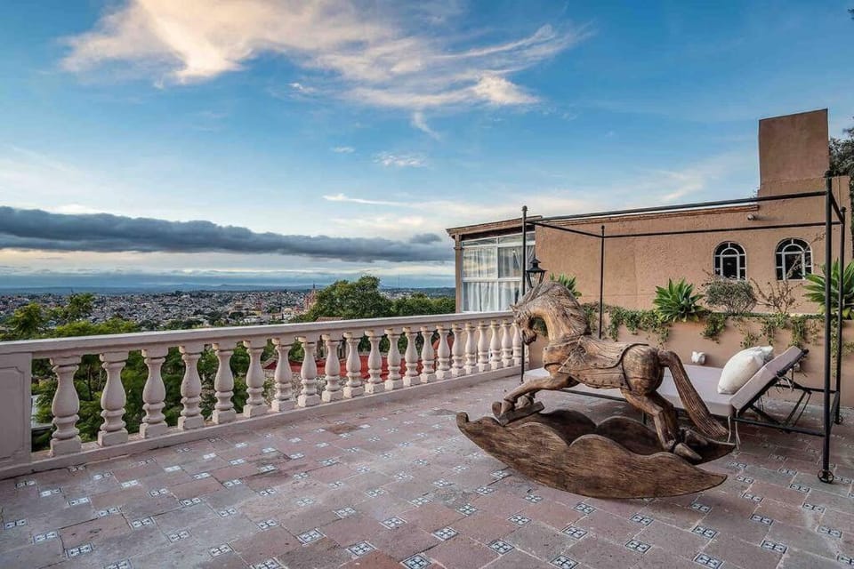 Patio, View (from property/room), Balcony/Terrace, Balcony/Terrace, Seating area, City view, Landmark view, sunbed