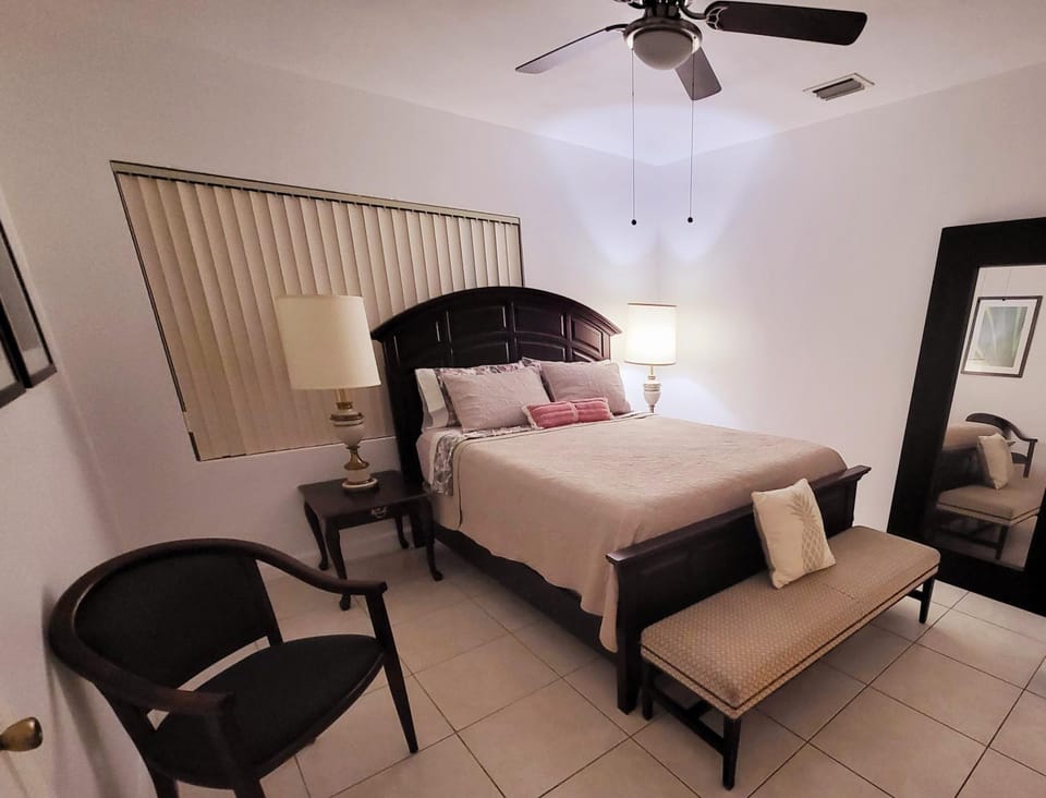 Royal Poinciana Stay Bed and Breakfast in Miami Springs
