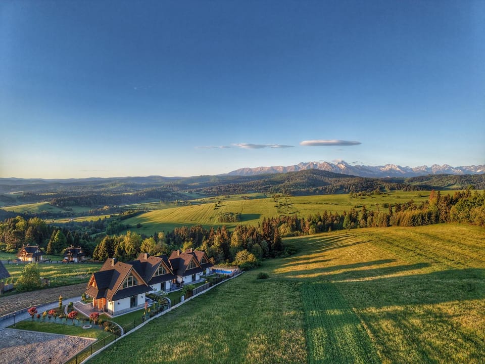 Osada Wichrówka domki ze strefą SPA, basenem letnim i widokiem na góry House in Lesser Poland Voivodeship