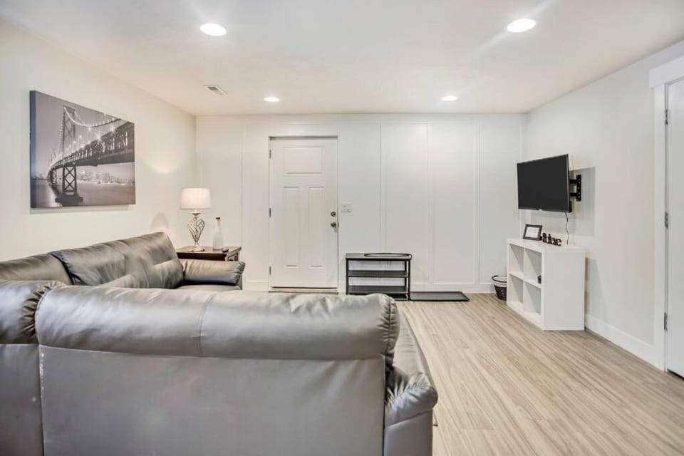 New Furnished 2Bd Apt! Great for Long Stays Apartment in Vineyard