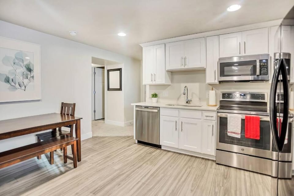 New Furnished 2Bd Apt! Great for Long Stays Apartment in Vineyard