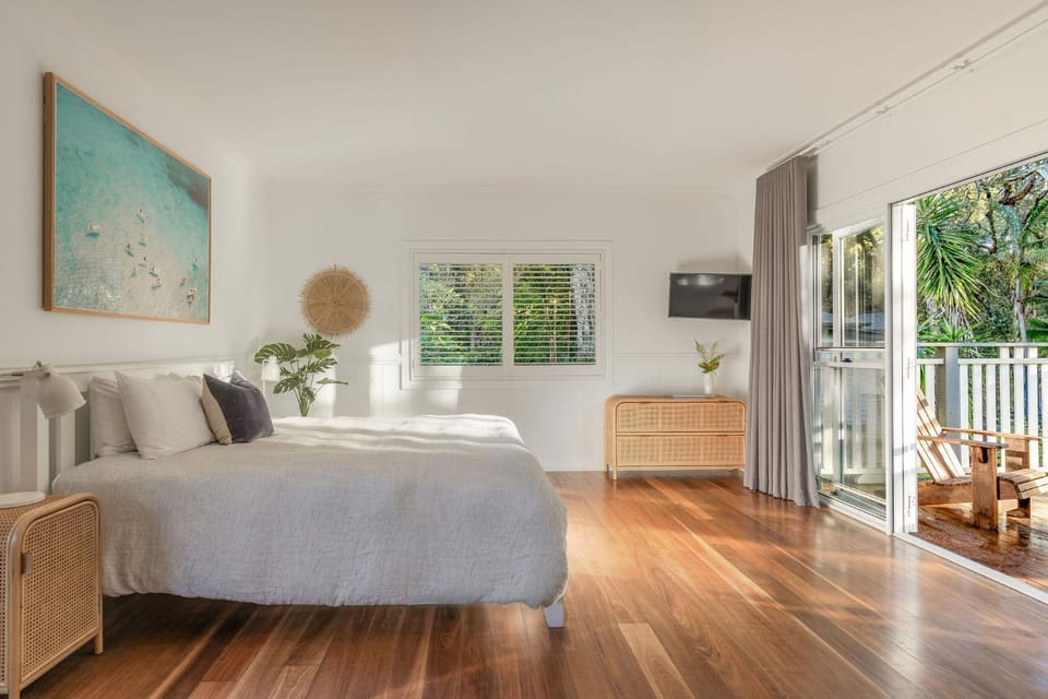 Bed, Garden, Garden, TV and multimedia, View (from property/room), Balcony/Terrace, Bedroom, Garden view, Swimming pool, Parking, hair dryier, towels, wardrobe, air conditioner, air conditioner