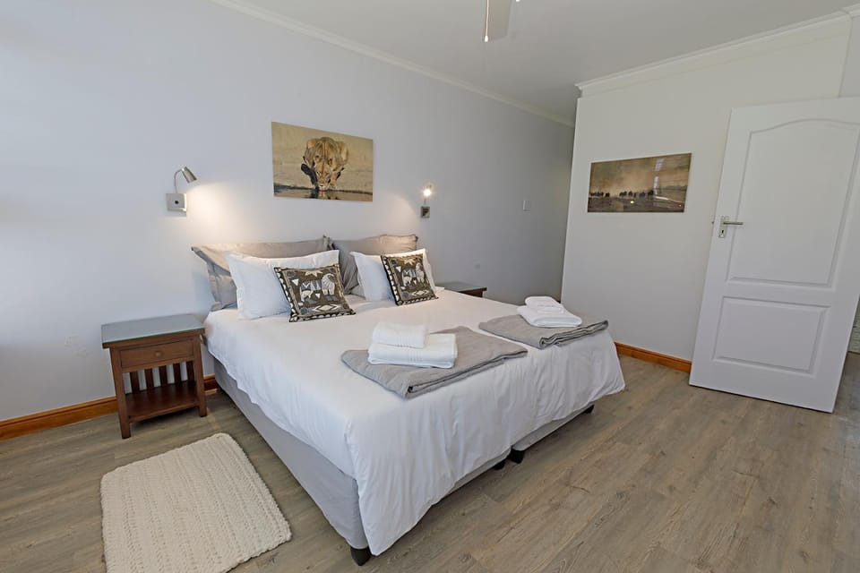 Bed, Photo of the whole room, Decorative detail, Beach, Bedroom, Garden view, Sea view, heating, towels, wardrobe