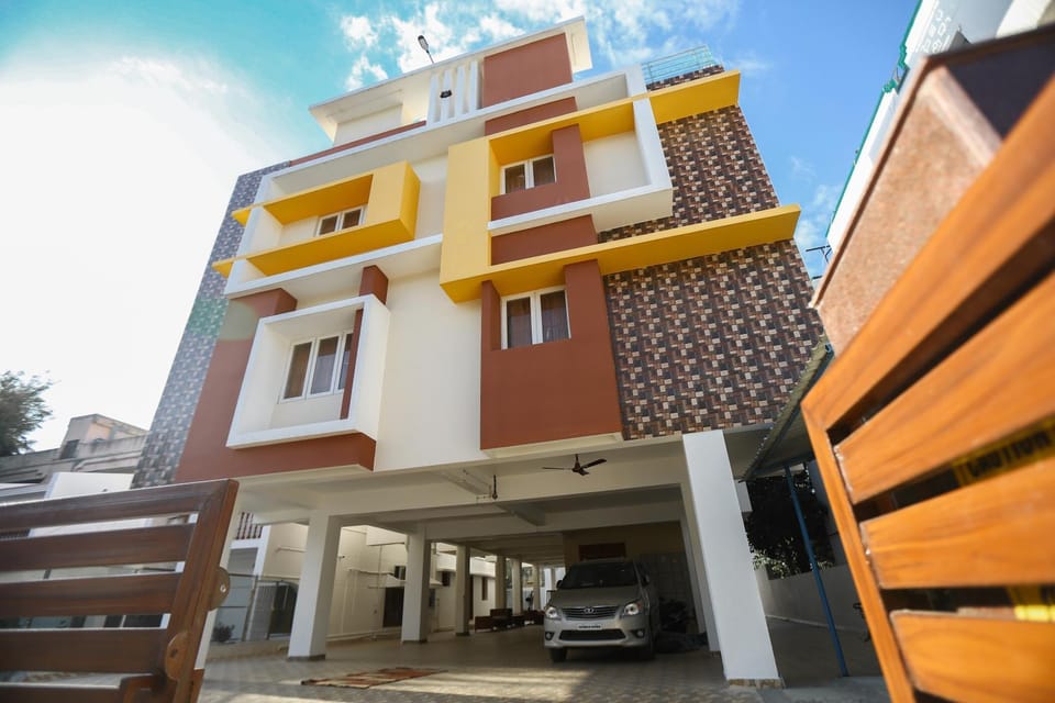 Property building, Facade/entrance, Day